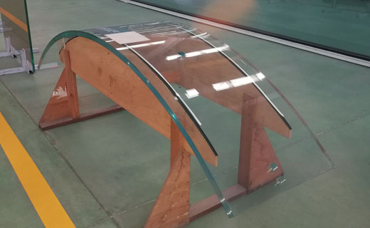 Bent tempered laminated glass